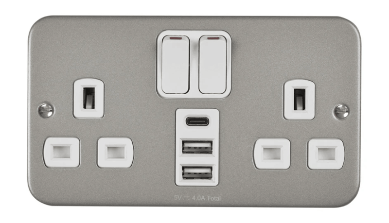 Deta Metal Clad 13A 2 Gang SP Switched Socket With 3 USB Outlets - M1288, Image 1 of 1